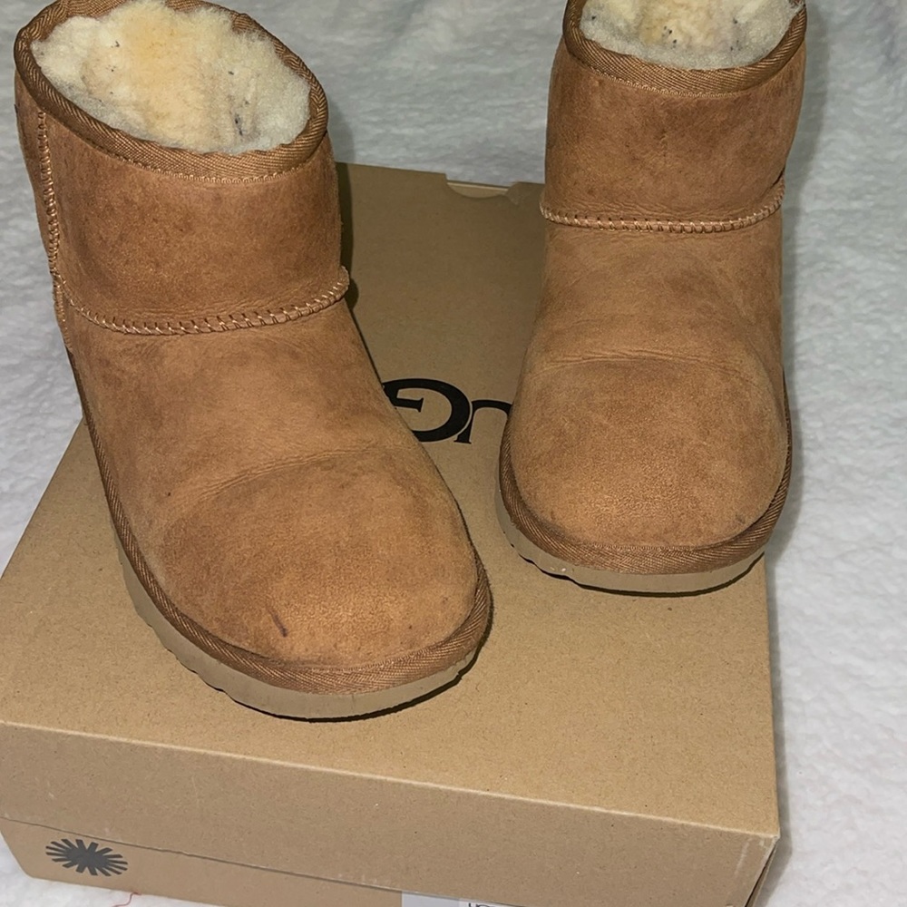 Size 5 Used Ugg Classic Mini II